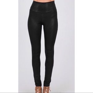 <SOLD>Black faux leather leggings
